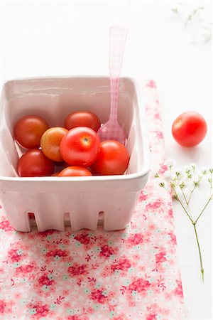 plastic fork - Cherry tomatoes in a cardboard punnet with a plastic fork Stock Photo - Premium Royalty-Free, Code: 659-07959425