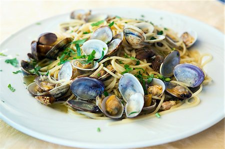 Spaghetti vongole Foto de stock - Sin royalties Premium, Código: 659-07959460