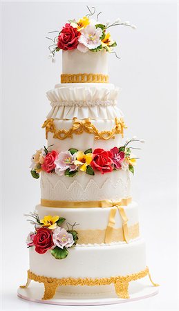 A baroque wedding cake decorated with sugar flowers Stock Photo - Premium Royalty-Free, Code: 659-07959487
