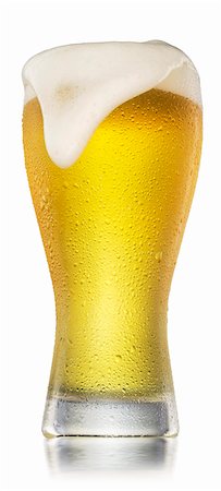 A full glass of beer with water droplets and a head spilling over Foto de stock - Sin royalties Premium, Código: 659-07959501