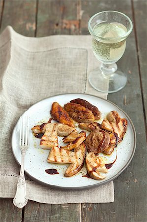 Grilled porcini mushrooms with balsamic sauce Foto de stock - Sin royalties Premium, Código: 659-07959596