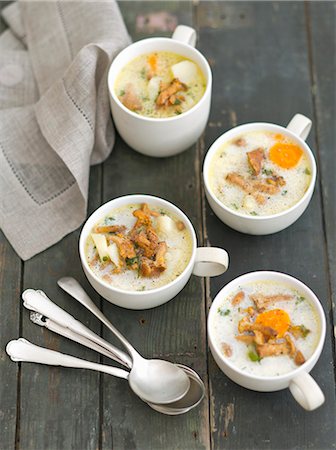 first course - Chanterelle mushroom soup with potatoes and cream Stock Photo - Premium Royalty-Free, Code: 659-07959598