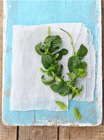 Fresh mint on a blue wooden board Stock Photo - Premium Royalty-Free, Code: 659-07959609