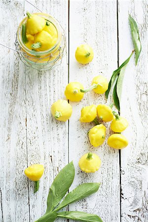 Yellow patty pan squash on a wooden table Stock Photo - Premium Royalty-Free, Code: 659-07959704