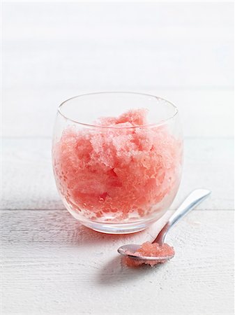 Watermelon granita in a glass with a spoon on a white-painted wooden surface Stock Photo - Premium Royalty-Free, Code: 659-07959713
