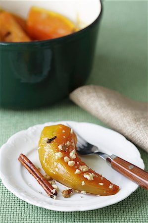 simsearch:659-07610144,k - Pumpkin in honey sauce with cinnamon and nuts Photographie de stock - Premium Libres de Droits, Code: 659-07959807