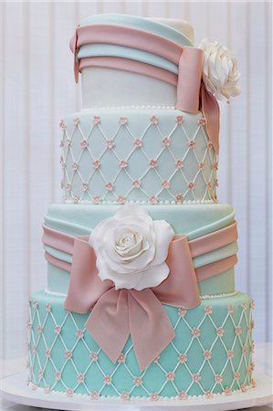 decoration - A splendid wedding cake with white roses Stock Photo - Premium Royalty-Free, Code: 659-07959851