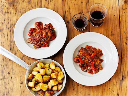 simsearch:659-09124107,k - Piri-piri chicken with roast potaotes and wine (seen from above) Photographie de stock - Premium Libres de Droits, Code: 659-07959883