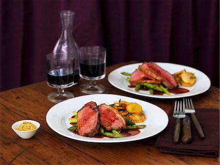 simsearch:659-08419571,k - Picanha steak with potatoes and asparagus Stock Photo - Premium Royalty-Free, Code: 659-07959899