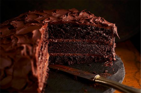 Creamy chocolate cake Photographie de stock - Premium Libres de Droits, Code: 659-08146988