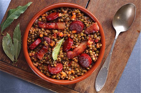 Lentil stew with bacon and chorizo Foto de stock - Sin royalties Premium, Código: 659-08146992