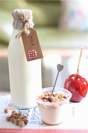 Milk with yogurt and a toffee apple Stock Photo - Premium Royalty-Free, Code: 659-08147017