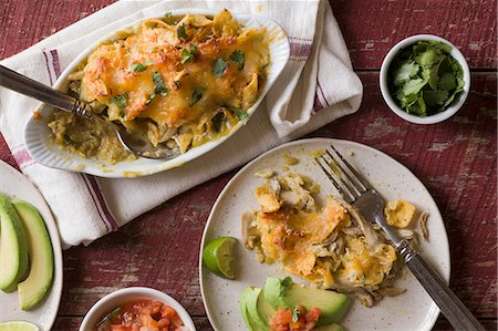 spécialités - Gratinated enchiladas with chicken and cheese Photographie de stock - Premium Libres de Droits, Code: 659-08147038