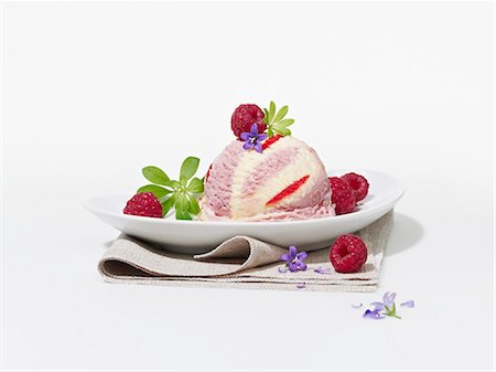 summer dessert - A raspberry ice cream bomb with raspberries, woodruff and flowers Stock Photo - Premium Royalty-Free, Code: 659-08147095