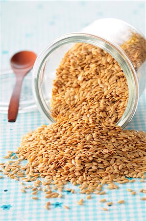 simsearch:659-07598532,k - Golden yellow flax seeds Stock Photo - Premium Royalty-Free, Code: 659-08147107