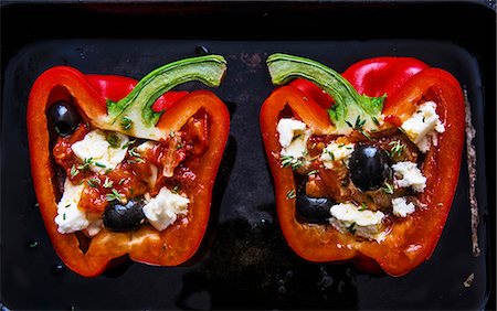 simsearch:659-07959558,k - A pepper filled with olives and feta cheese (seen from above) Stockbilder - Premium RF Lizenzfrei, Bildnummer: 659-08147135