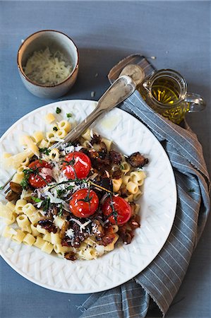 simsearch:659-07599360,k - Pasta with aubergines, tomatoes and cheese Stock Photo - Premium Royalty-Free, Code: 659-08147147