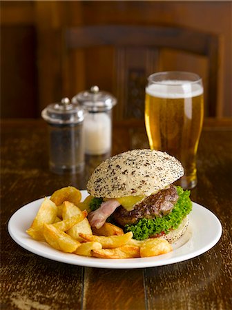 pub - A hamburger with chips and beer in a pub Stock Photo - Premium Royalty-Free, Code: 659-08147149