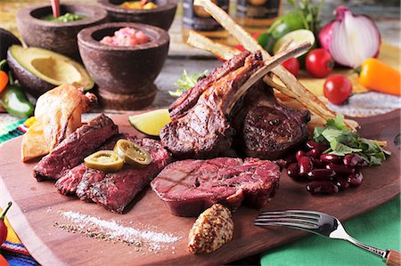 fotógrafias - A grill platter with beef and lamb Foto de stock - Sin royalties Premium, Código: 659-08147165