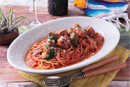 Classic Spaghetti and Meatballs Foto de stock - Sin royalties Premium, Código: 659-08147169