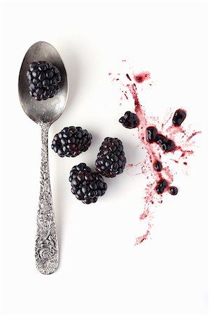 food and fruit - Blackberries with a spoon Photographie de stock - Premium Libres de Droits, Code: 659-08147201