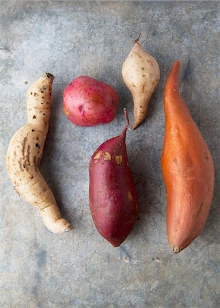 simsearch:659-07068510,k - Various types of potatoes on a metal surface Foto de stock - Sin royalties Premium, Código: 659-08147219