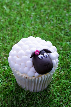 An Easter lamb cupcake on a grass surface Stock Photo - Premium Royalty-Free, Code: 659-08147252