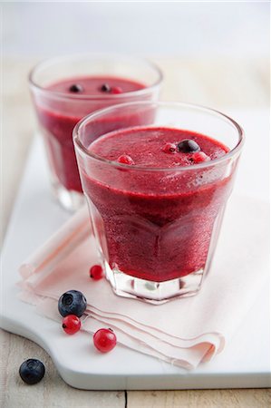 simsearch:659-02213217,k - Berry smoothie Stock Photo - Premium Royalty-Free, Code: 659-08147428