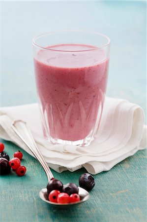 simsearch:659-02213217,k - Berry smoothie Stock Photo - Premium Royalty-Free, Code: 659-08147429