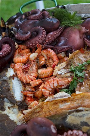 sepia toned - Fried fish, prawns and octopus in a bowl in a garden Stock Photo - Premium Royalty-Free, Code: 659-08147451