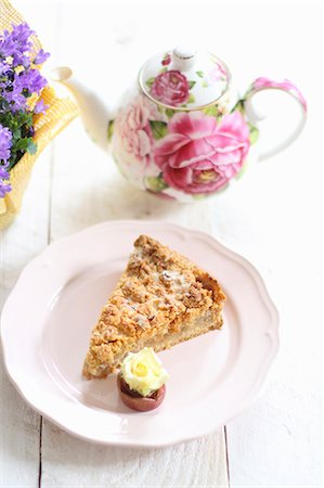 simsearch:659-06901855,k - A slice of apple cake with a rose Stock Photo - Premium Royalty-Free, Code: 659-08147482