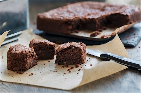 simsearch:659-06185454,k - Chocolate brownies (milk-free, gluten-free, nut-free) Stockbilder - Premium RF Lizenzfrei, Bildnummer: 659-08147505