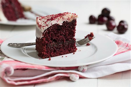 simsearch:659-08897220,k - A slice of Red Velvet cake on a plate with a fork Stock Photo - Premium Royalty-Free, Code: 659-08147502