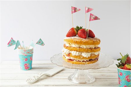 summer party nobody - Victoria sponge cake from a children's birthday party Stock Photo - Premium Royalty-Free, Code: 659-08147525
