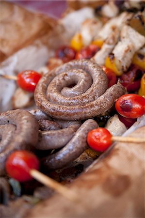 simsearch:659-07026742,k - Grilled sausage spirals Photographie de stock - Premium Libres de Droits, Code: 659-08147563