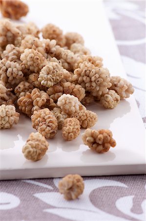 dried fruits - Dried white mulberries Foto de stock - Sin royalties Premium, Código: 659-08147583