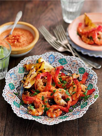 simsearch:659-01854889,k - Grilled prawns with a Romesco broccoli sauce Foto de stock - Sin royalties Premium, Código: 659-08147778