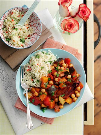 Vegetable ragout with aubergines and chickpeas served with couscous (Orient) Photographie de stock - Premium Libres de Droits, Code: 659-08147783