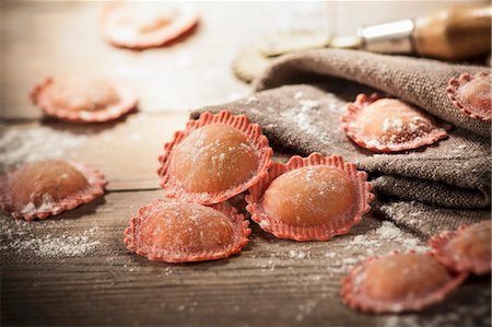 Red agnolotti Stock Photo - Premium Royalty-Free, Code: 659-08147830