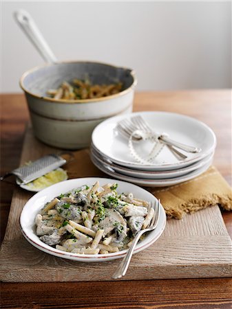 simsearch:659-06495240,k - Pasta with mushrooms and cheese Foto de stock - Sin royalties Premium, Código: 659-08147843