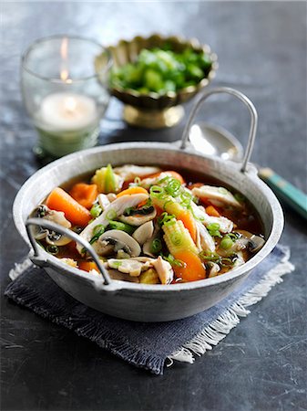 Chicken soup with vegetables and mushrooms (China) Stock Photo - Premium Royalty-Free, Code: 659-08147853