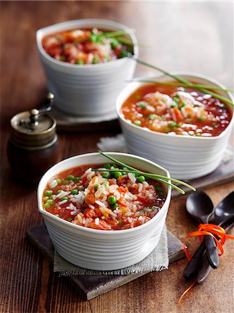 Tomato soup with rice and peas Foto de stock - Sin royalties Premium, Código: 659-08147889