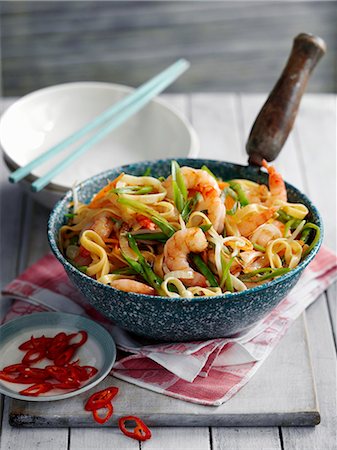 deep sea shrimp - Fried egg noodles with prawns and vegetables Photographie de stock - Premium Libres de Droits, Code: 659-08147908
