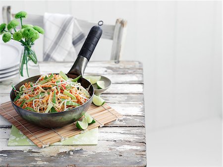 simsearch:659-08147683,k - Pad Thai with vegetables (Thailand) Stock Photo - Premium Royalty-Free, Code: 659-08147902