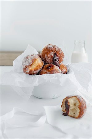 Mini jam doughnuts Stock Photo - Premium Royalty-Free, Code: 659-08147974