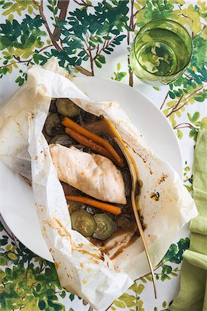 Chicken with courgette and carrots in parchment paper Stock Photo - Premium Royalty-Free, Code: 659-08148037