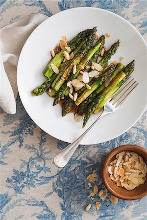 flaked almond - Grilled asparagus with flaked almonds Stock Photo - Premium Royalty-Free, Code: 659-08148039