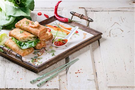 simsearch:659-06494553,k - Spring rolls with vegetables and prawns served with a spicy sauce on a tray Stock Photo - Premium Royalty-Free, Code: 659-08148135