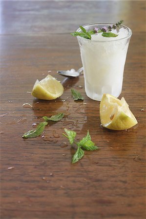 sorbetto - Lemon granita, lemons and fresh mint on a wooden surface Stock Photo - Premium Royalty-Free, Code: 659-08148133