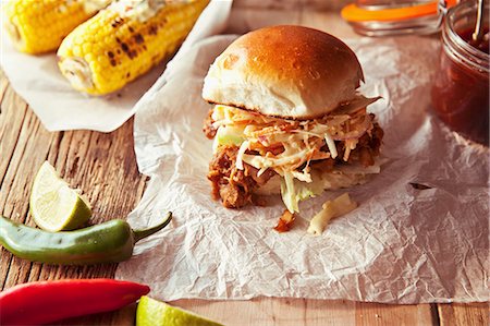 speciality - A pulled pork slider with apple coleslaw and grilled corn cobs (USA) Stock Photo - Premium Royalty-Free, Code: 659-08148165